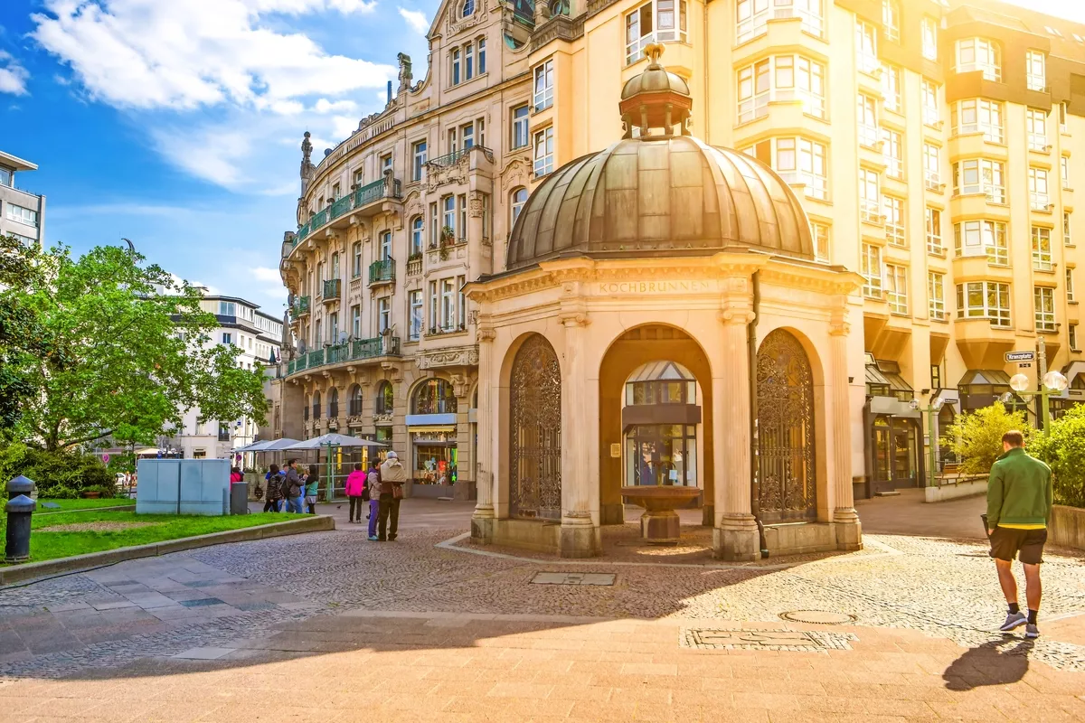 Thermalquelle Kochbrunnen in Wiesbaden - © pure-life-pictures - Fotolia