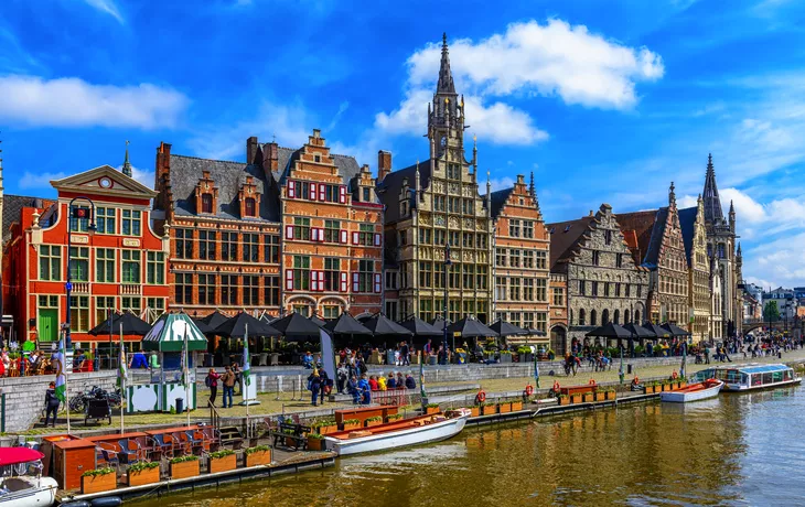 © Ekaterina Belova - stock.adobe.com - Blick auf den Graslei-Kai, Gent