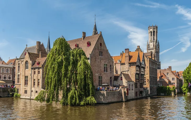 © hanseat - stock.adobe.com - Grachten in Brügge