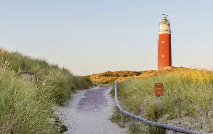 © JKFTV.de - stock.adobe.com - Leuchtturm auf der Insel Texel