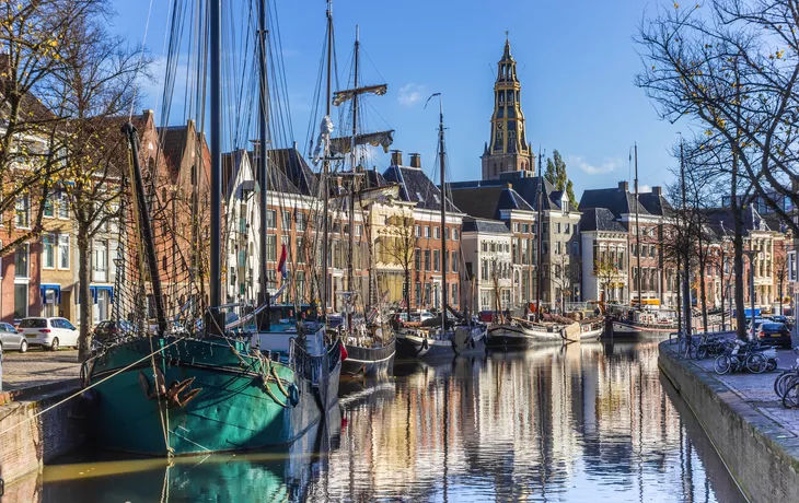 ©venemama - stock.adobe.com - Segelschiff am Hoge der Aa in Groningen, Niederlande