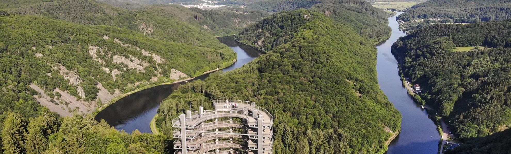 Luftbild Saarschleife mit Baumwipfelpfad - © Henry Czauderna - stock.adobe.com
