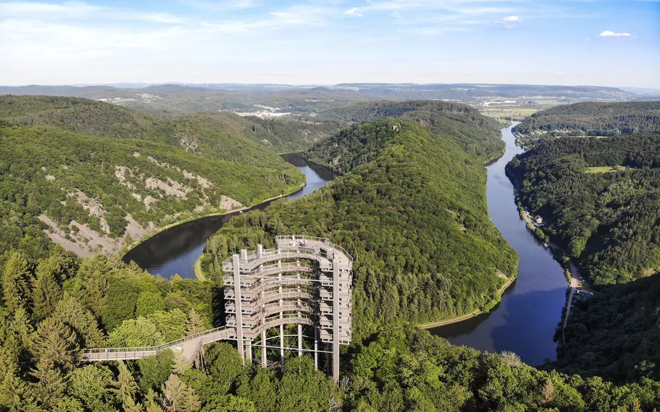 Luftbild Saarschleife mit Baumwipfelpfad