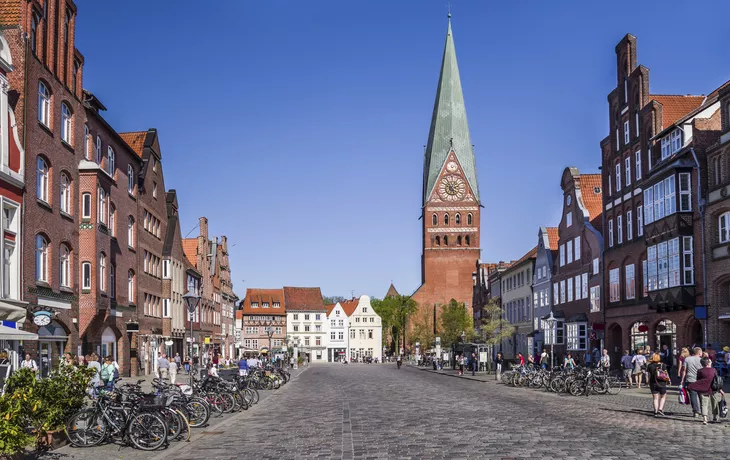 © Carl-JÃ¼rgen Bautsch - stock.adobe.com - Platz Am Sande, Lüneburg
