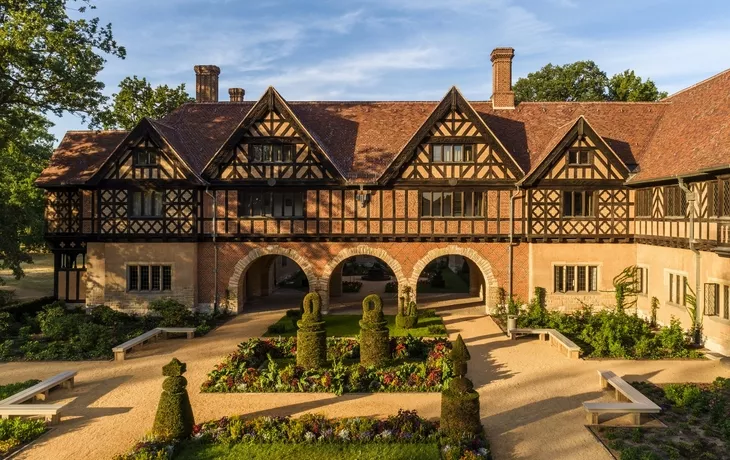 © SPSG / Reinhardt & Sommer, Potsdam - Schloss Cecilienhof am Ufer des Jungfernsees