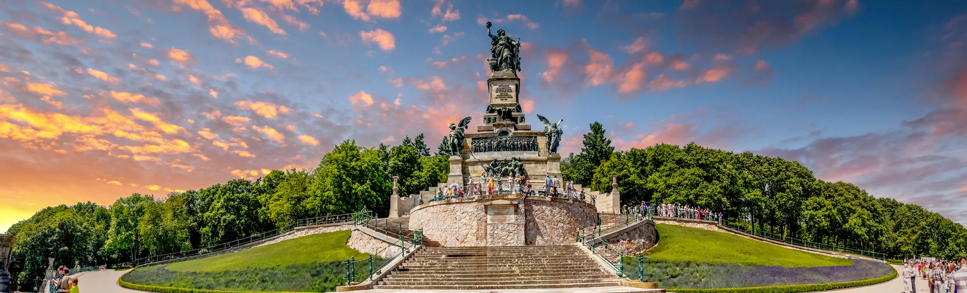 Niederwalddenkmal in Rüdesheim - © Sina Ettmer - stock.adobe.com