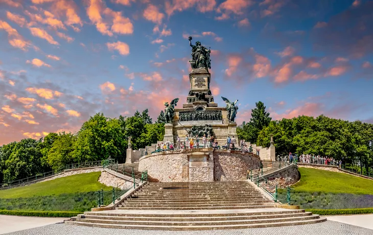© Sina Ettmer - stock.adobe.com - Niederwalddenkmal in Rüdesheim