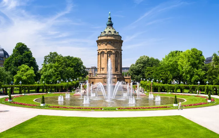 © eyetronic - stock.adobe.com - Mannheims Wasserturm