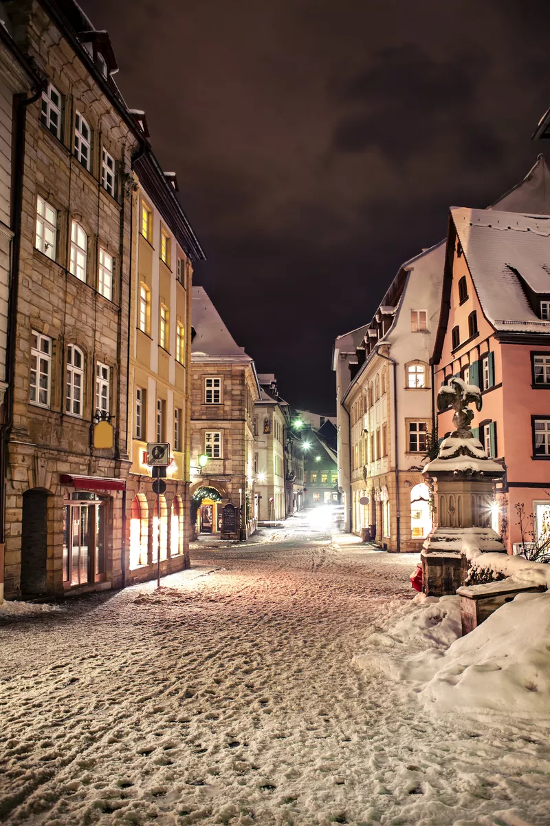 Bamberg bei Nacht - ©Val Thoermer - stock.adobe.com