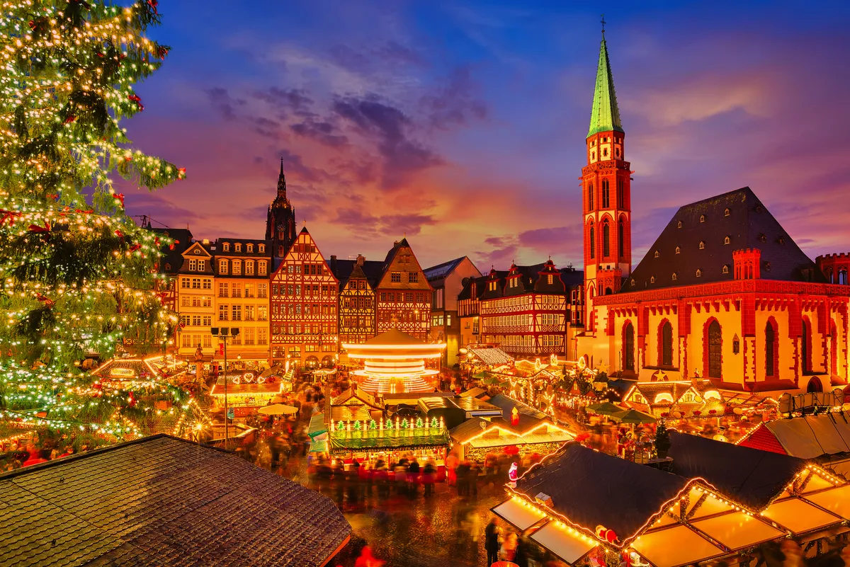 Weihnachtsmarkt in Frankfurt - © sborisov - stock.adobe.com