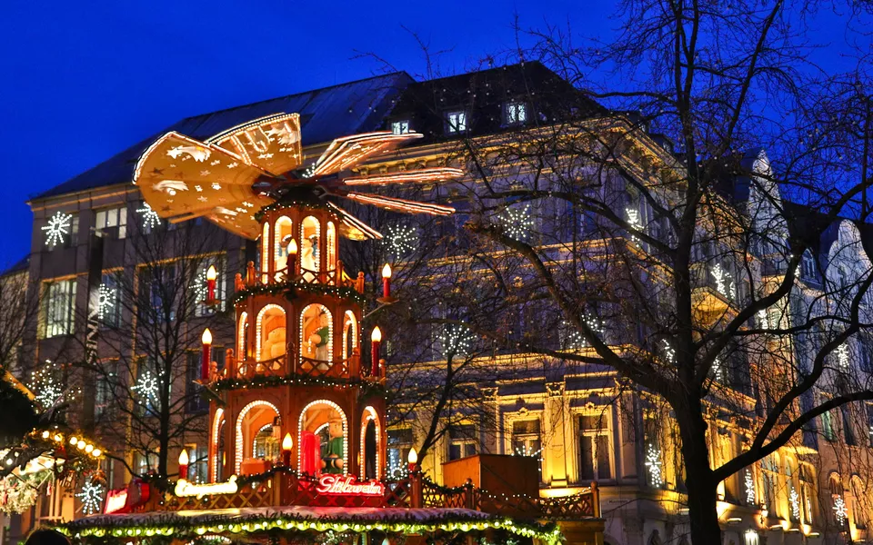 Weihnachtsmarkt in Bonn - © Bayerle - stock.adobe.com