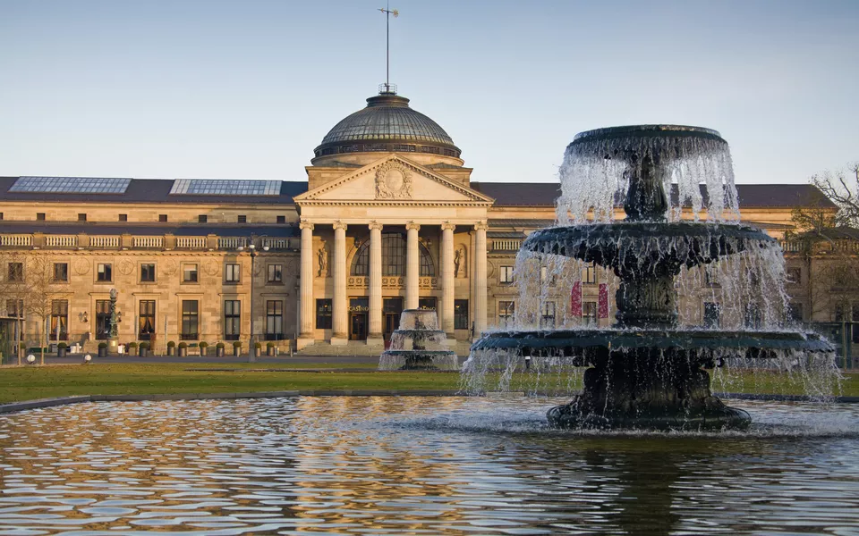 Kurhaus, Wiesbaden - © shutterstock_73256674