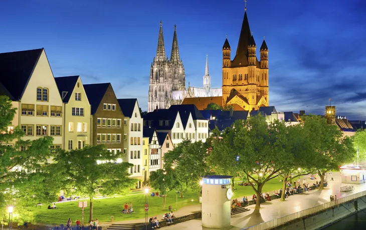 © FRANCESCO CAROVILLANO - Altstadt mit Dom und Groß St. Martin, Köln