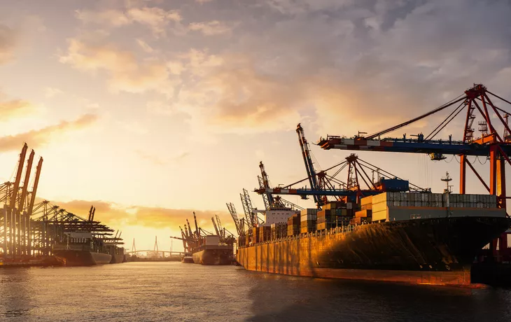 © m.mphoto - stock.adobe.com - Hamburg Container-Hafen