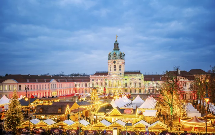 © Dagmar Schwelle - Weihnachtsmarkt am Schloss Charlottenburg, Berlin
