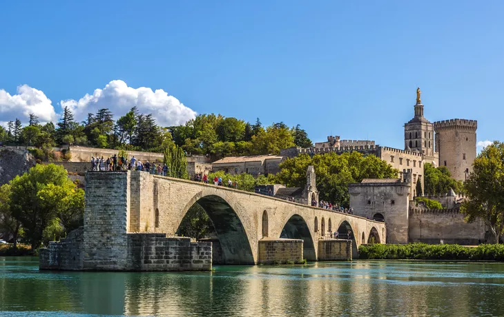 © Sergii Figurnyi - stock.adobe.com - Saint-Benezet-Brücke in Avignon