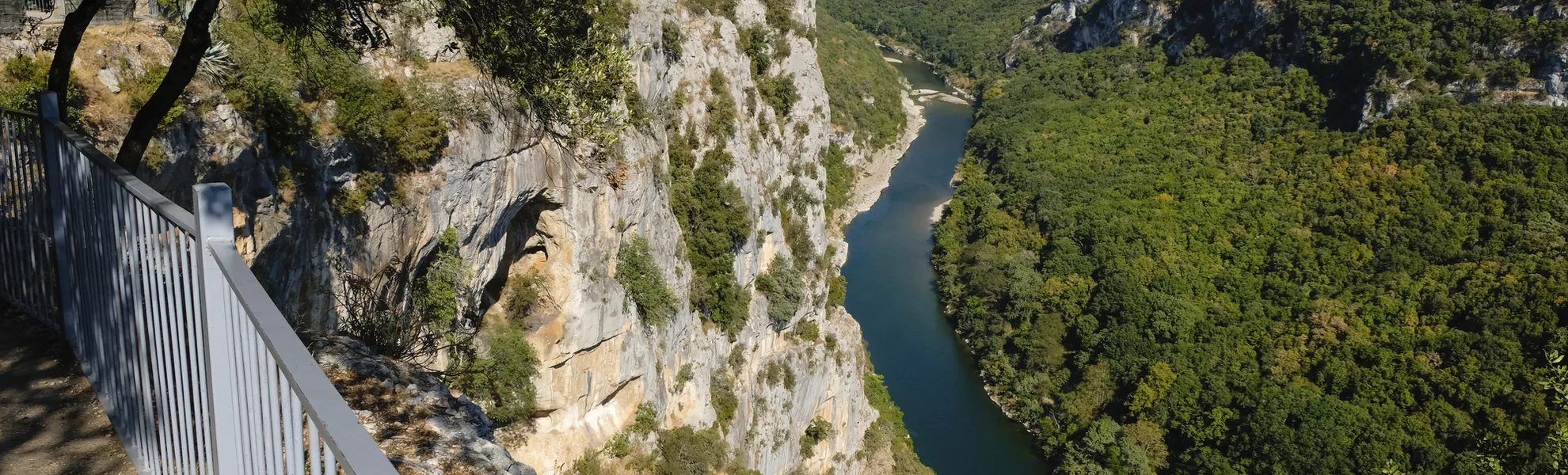 Aussicht von der Grotte de la Madeleine, Ardèche Schlucht - © Ganna Zelinska - stock.adobe.com