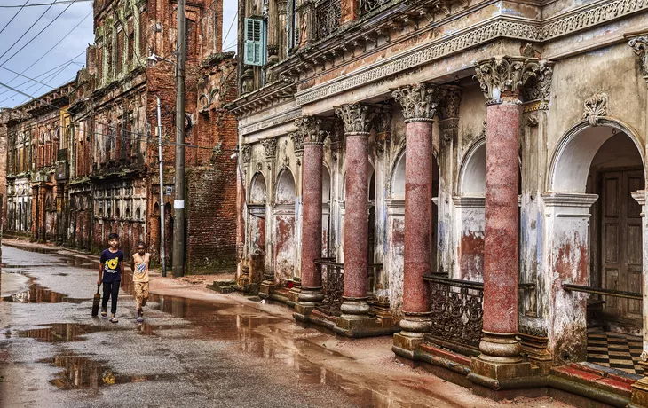 © Â©2019 Andrea Pistolesi - Kolonialgebäude in Sonargaon