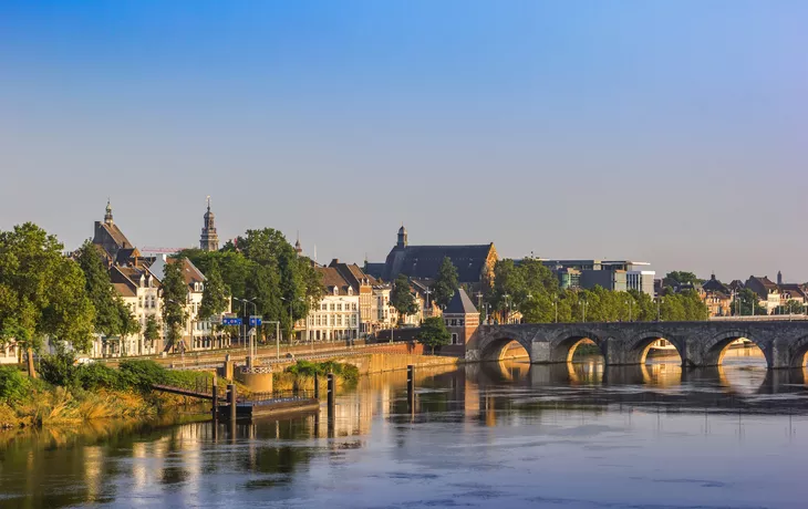 © venemama - stock.adobe.com - Servaas-Brücke, Maastricht