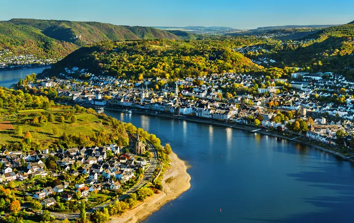 © Leonid Andronov - stock.adobe.com - Luftaufnahme der Städte Filsen und Boppard mit dem Rhein in Deutschland