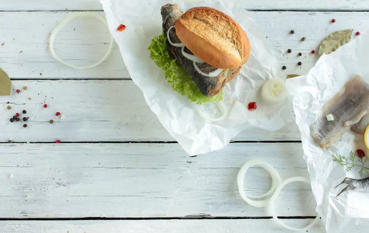 © eflstudioart - stock.adobe.com - Matjesbrötchen