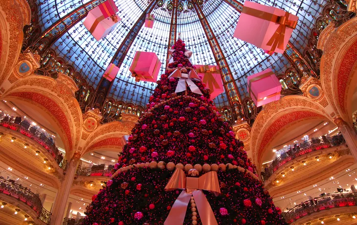 © Picture Partners - stock.adobe.com - weihnachtliche Galeries Lafayette