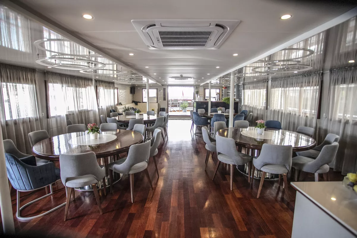 Restaurant MV Liberty