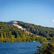 Blick auf die Walhalla und die Donau in Donaustauf bei Regensburg