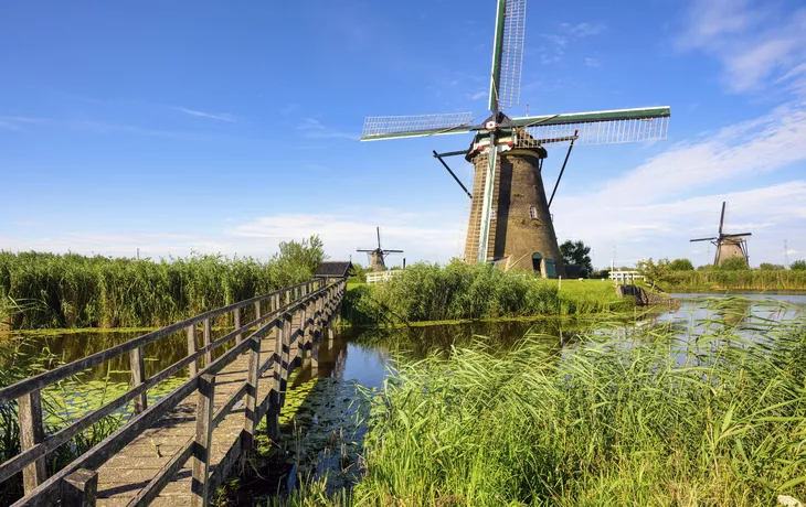 © Boris Stroujko - stock.adobe.com - Windmühlen, Kinderdijk