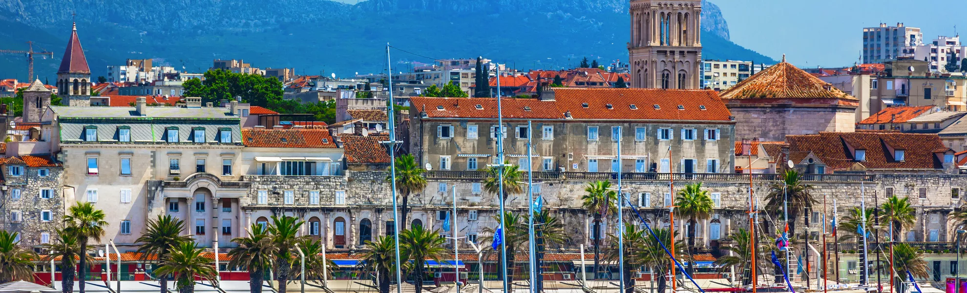 Blick auf die Altstadt und den Diokletianpalastvom von Split vom Meer aus - © dreamer4787 - stock.adobe.com