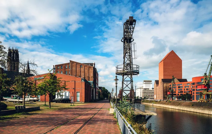 © swissa - stock.adobe.com - Innenhafen von Duisburg