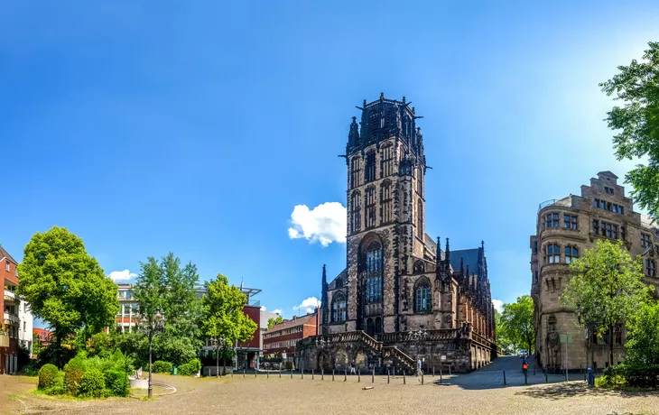 © Sina Ettmer - stock.adobe.com - Salvatorkirche in Duisburg