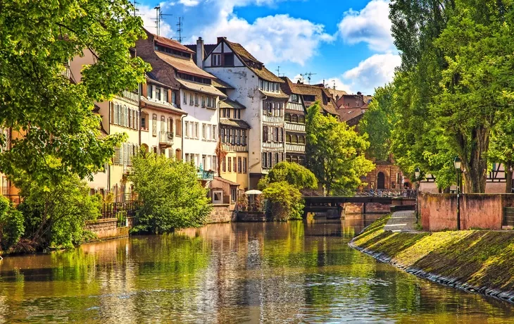 © stevanzz - Fotolia - Wasserkanal in Petite France, Strasbourg