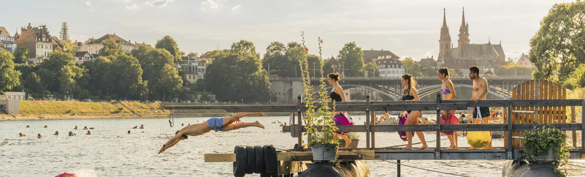 ST-Kurzclip Rheinschwimmen 2022 - © Basel Tourismus