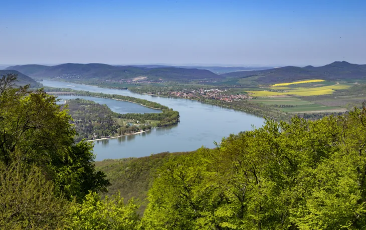 © tamaslaza3 - stock.adobe.com - Donauknie in Ungarn