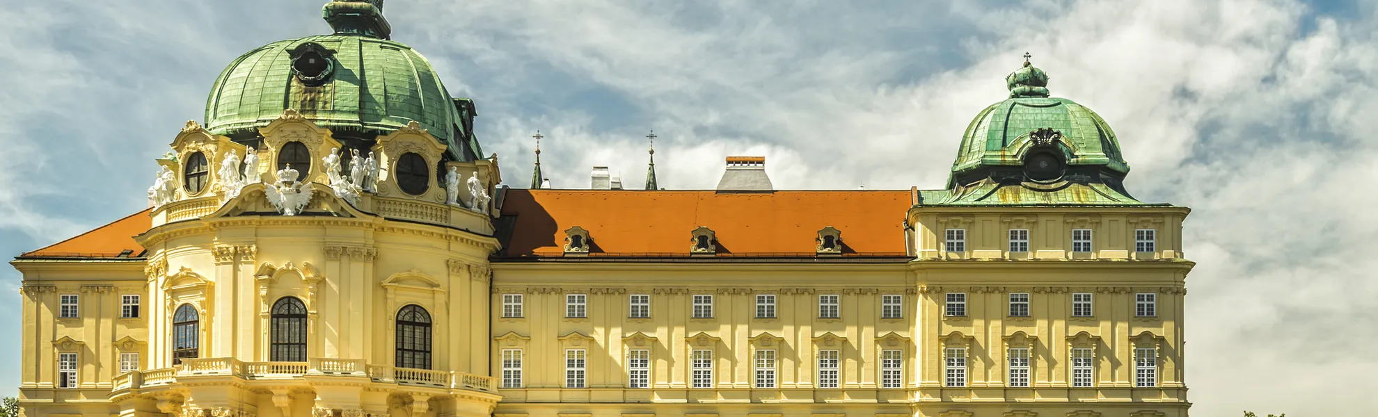 Stift Klosterneuburg bei Wien - © shutterstock_214541587