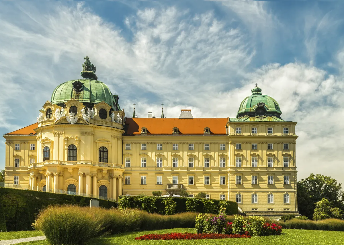Stift Klosterneuburg bei Wien - © shutterstock_214541587