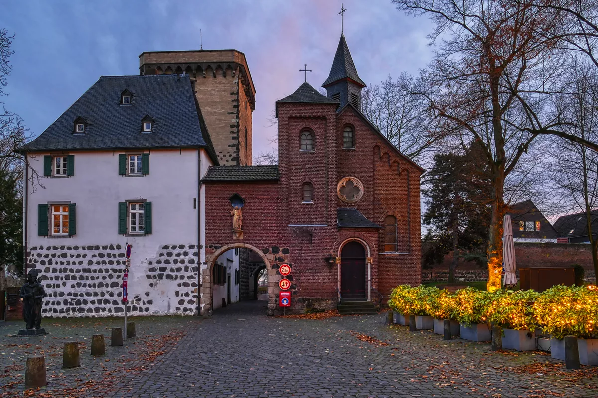 historisches Stadttor von Zons - © hespasoft - stock.adobe.com