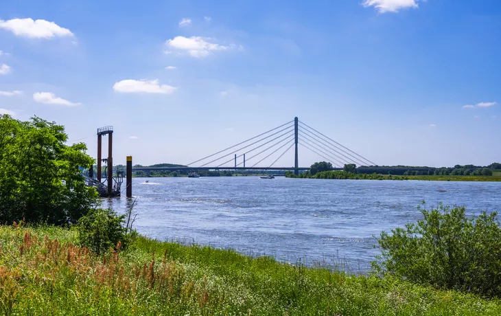 © MCM - stock.adobe.com - Niederrheinbrücke bei Wesel