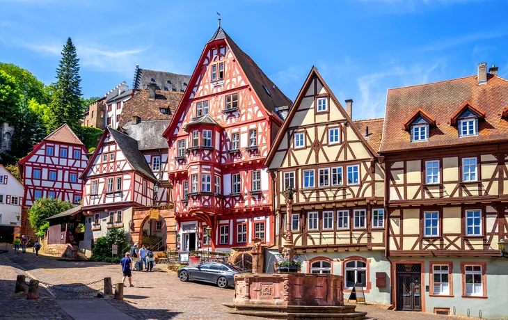 © Sina Ettmer - stock.adobe.com - Alter Markt in Miltenberg