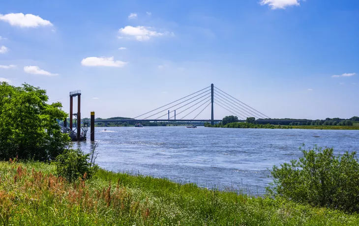 © MCM - stock.adobe.com - Niederrheinbrücke bei Wesel