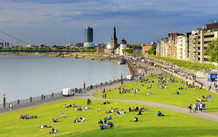 © FRANCESCO CAROVILLANO - Rheinpromenade, Düsseldorf