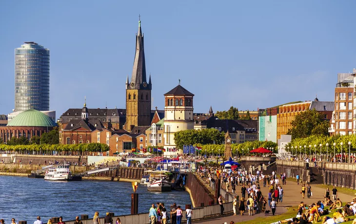 ©HeinzWaldukat - stock.adobe.com - Rheinpromenade in Düsseldorf