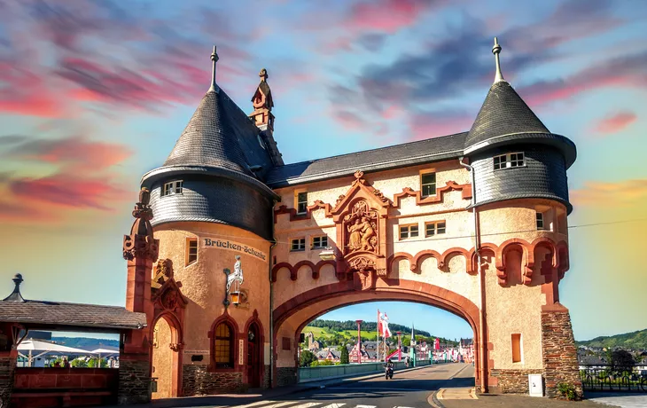 © Sina Ettmer - stock.adobe.com - Brückentor in Traben-Trarbach