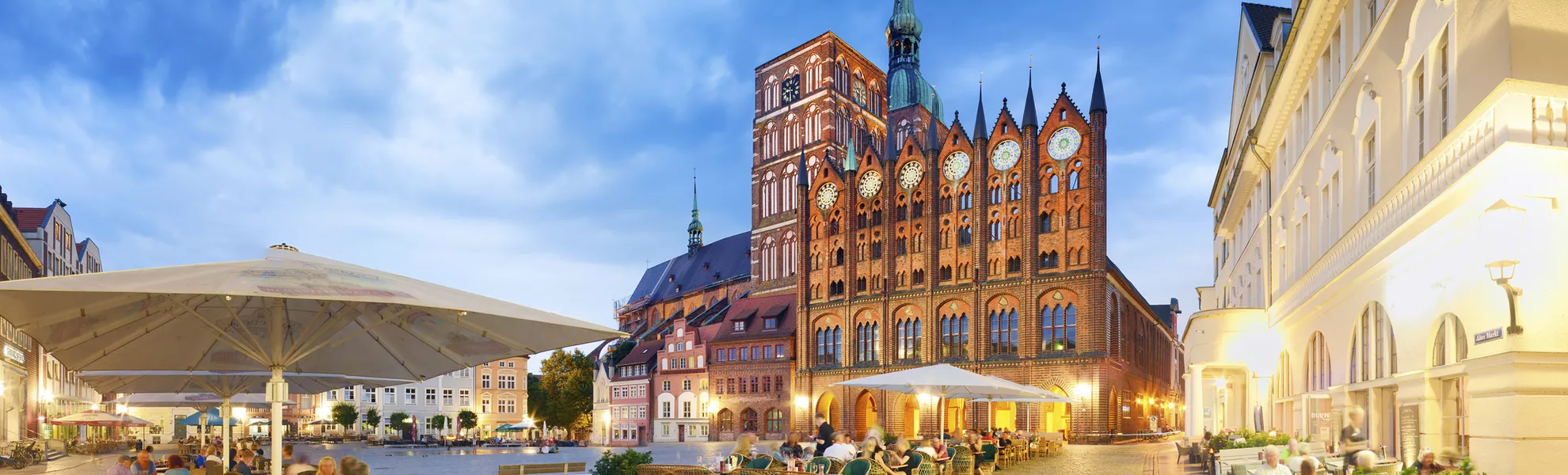 St.Nikolai-Kirche und das alte Rathaus, Stralsund - © FRANCESCO CAROVILLANO