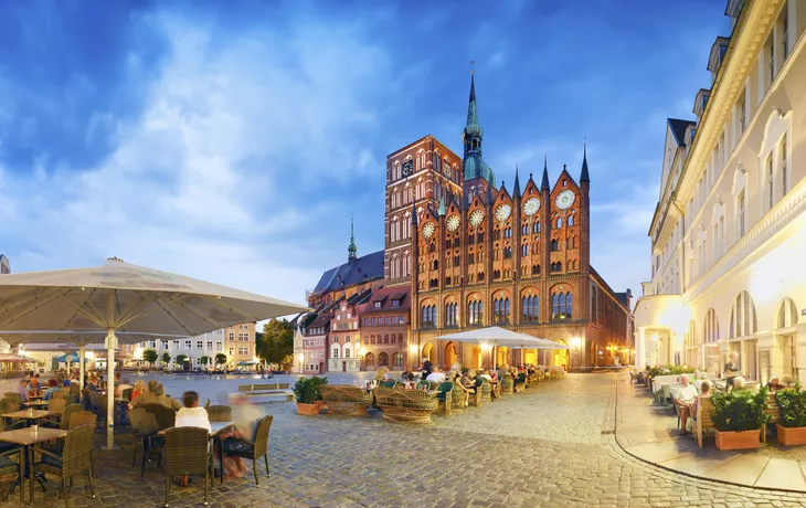 © FRANCESCO CAROVILLANO - St.Nikolai-Kirche und das alte Rathaus, Stralsund