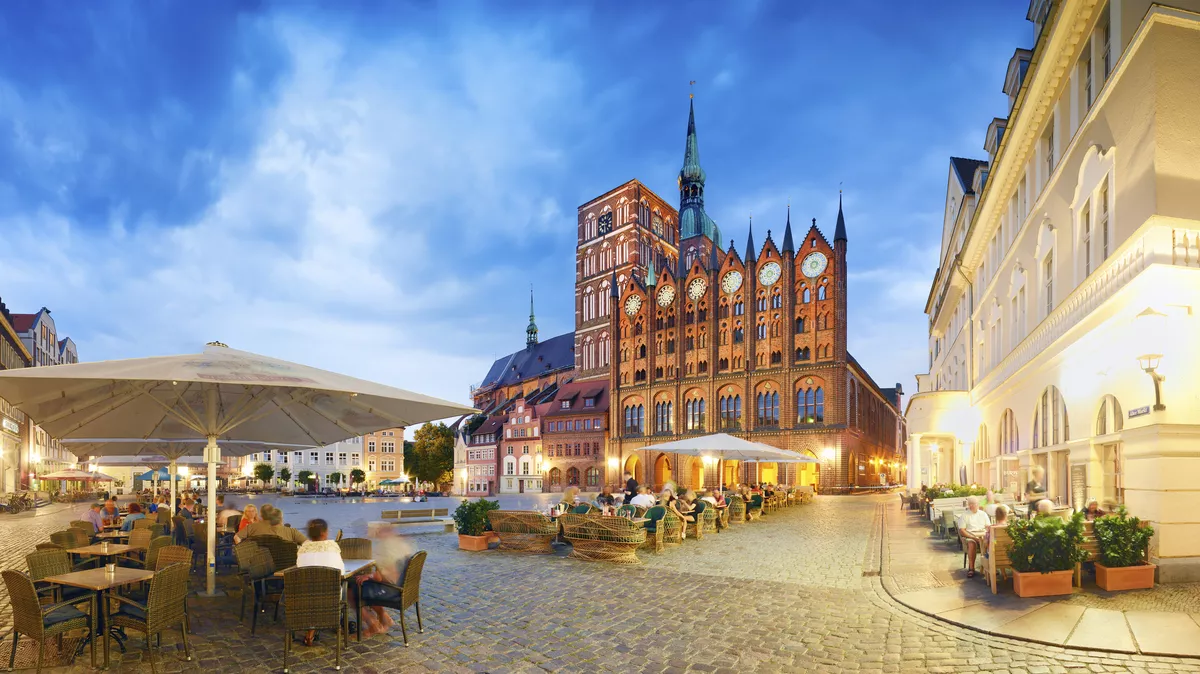 St.Nikolai-Kirche und das alte Rathaus, Stralsund - © FRANCESCO CAROVILLANO