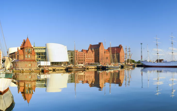 Hafen mit Ozeaneum, Stralsund - © FRANCESCO CAROVILLANO