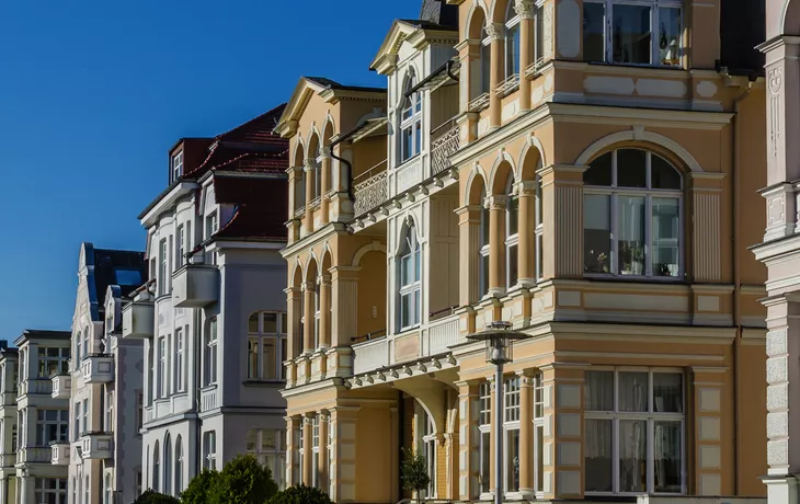 © riebevonsehl - stock.adobe.com - Villen im Ostseebad Bansin auf Usedom
