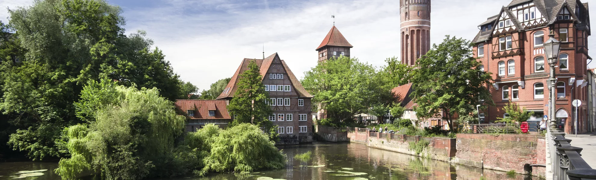 Lüneburg Bei der Ratsmühle im Sommer entzerrt - © Carl-Jürgen Bautsch - stock.adobe.com
